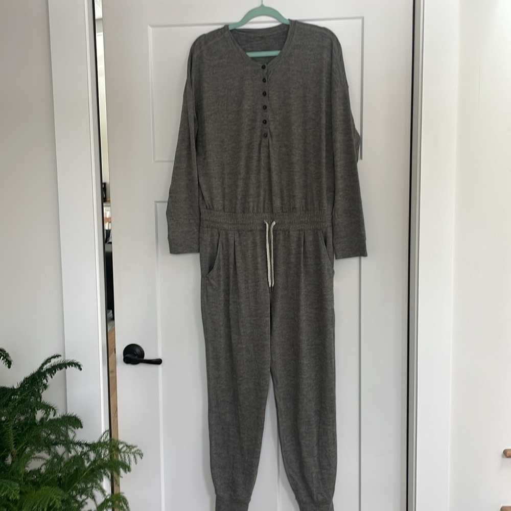 Vuori Lux Henley Jumpsuit Long Sleeve Heathered Grey Medium - Picture 1 of 11
